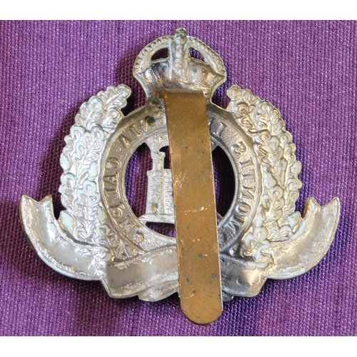 315 - British WWI/II Suffolk Regiment cap badge, bi-metal with slider