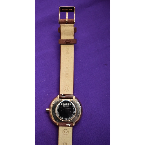 228 - Skagen, Ladies Wrist Watch. Quartz with original leather strap. Very good condtion