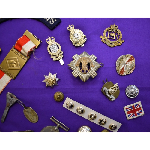 289 - British and Foreign Collection of Badges, Buttons and Medals including: 1939-45 Medal, Royal Anglica... 