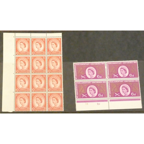 197 - Great Britain 1952-1970 large quantity (hundreds) of u/ms Wildings, high value postage and few comme... 