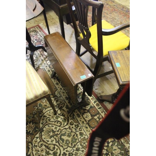 521 - Late Victorian Mahogany Sutherland Table with Drop Leaves on turned supports