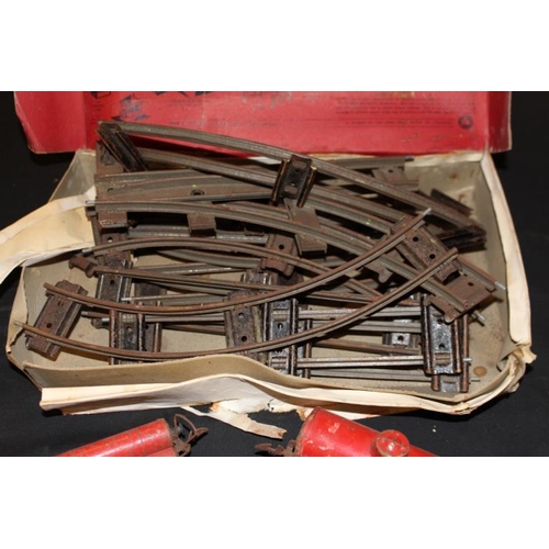 162 - Triang Railways - 14 Pieces of Metal Railway Track together with 4 Vintage Hornby Train Wagons