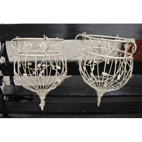 67 - Graduated Set of 3 Hanging Metal Baskets