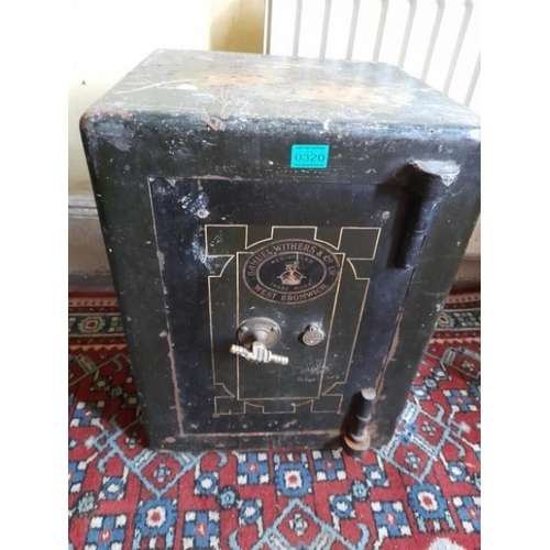 320 - Samuel Withers & Co., Cast Iron Safe (No Key) 61cm Tall x 46ccm Wide x 44cm deep