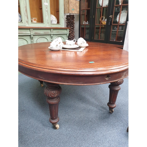 556 - Victorian Mahogany Oval Ended Dining Table with 1 Leaf