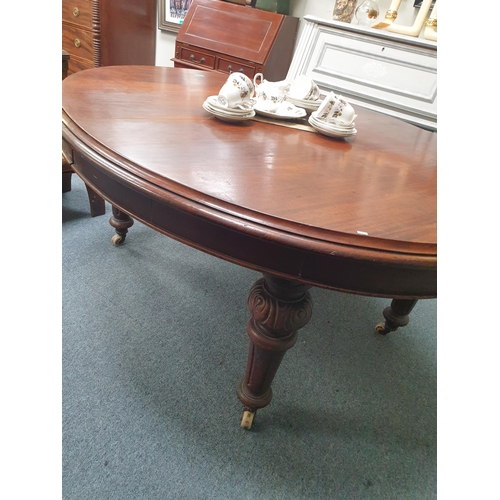 556 - Victorian Mahogany Oval Ended Dining Table with 1 Leaf