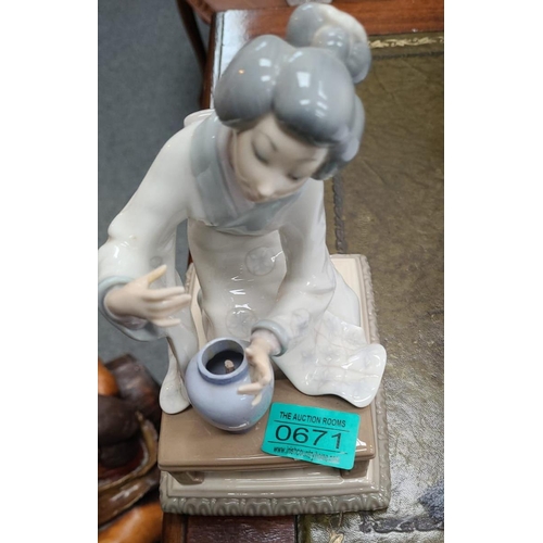 671 - Lladro Porcelain Figure (a/f)