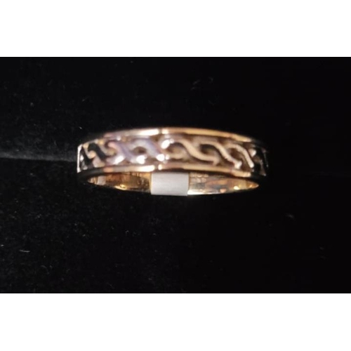 717 - 9 carat Celtic Men Wedding Band (new) Size U