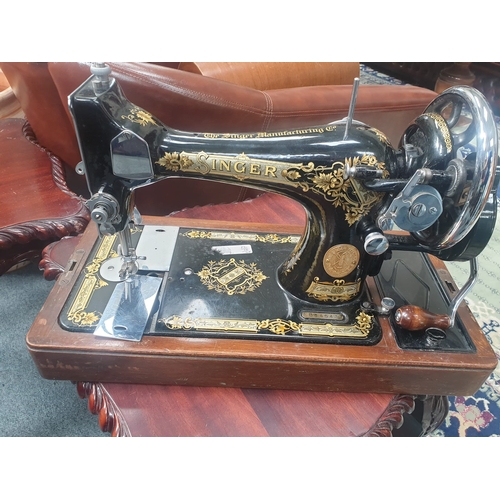 675 - Singer Sewing Machine