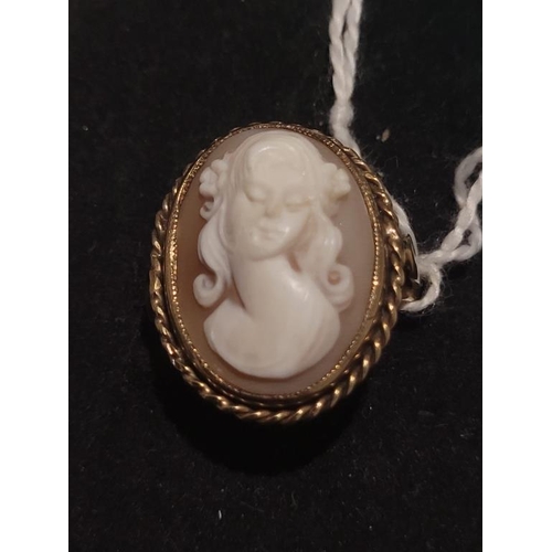 703 - 9 carat antique cameo ring