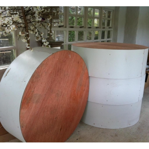 502 - 4 Round Wooden Plinth (120cm D x 40cm H)