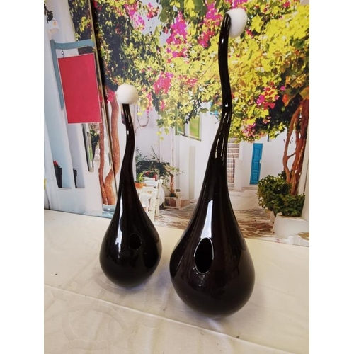 549 - 5 x Birds House Black Vases