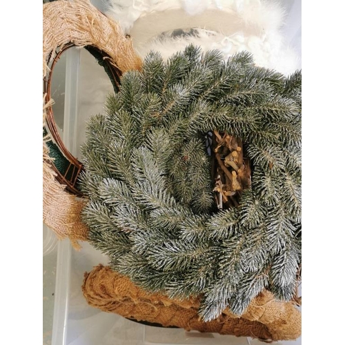 564 - Box of Mixed Wreaths