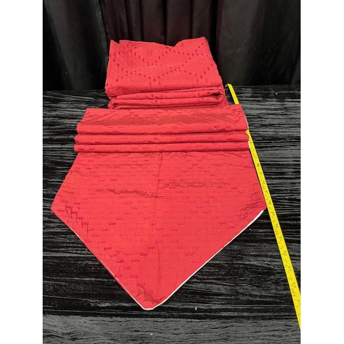 844 - Red Christmas Table Runners