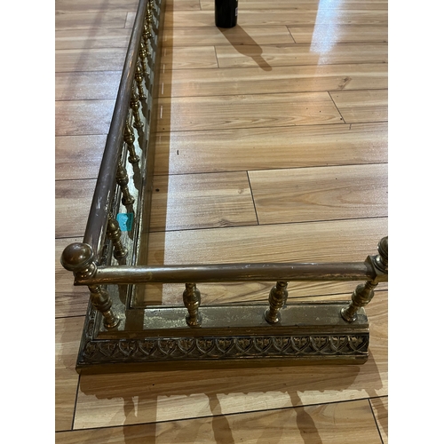 59 - Large Edwardian Brass Fire Fender (104 cm W x 20 cm H x 36 cm D)