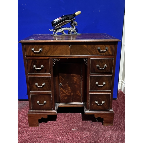 619 - Georgian Style Mahogany Knee Hole Desk with Tooled Leather Top (79 cm W x 80 cm H x 46 cm D)