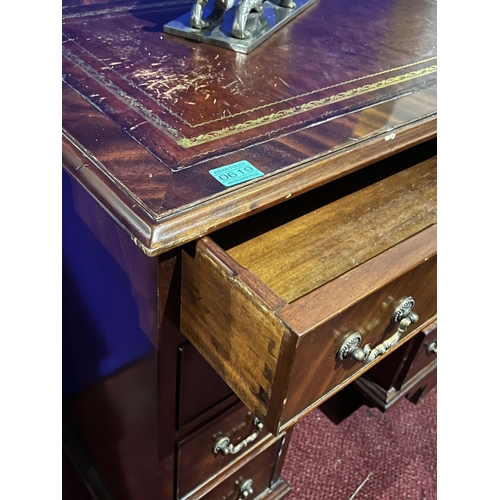 619 - Georgian Style Mahogany Knee Hole Desk with Tooled Leather Top (79 cm W x 80 cm H x 46 cm D)