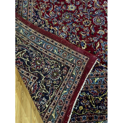 33 - Quality Traditional Style Centre Rug (400 cm W x 300 cm H)