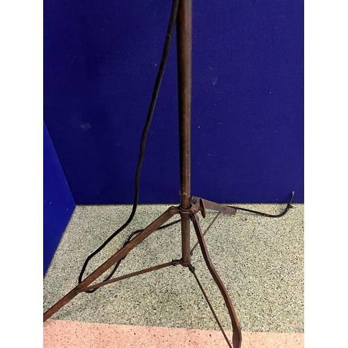 90 - Vintage Style Tripod Tall Lamp with Adjustable Base (90 cm W x 130 cm H)