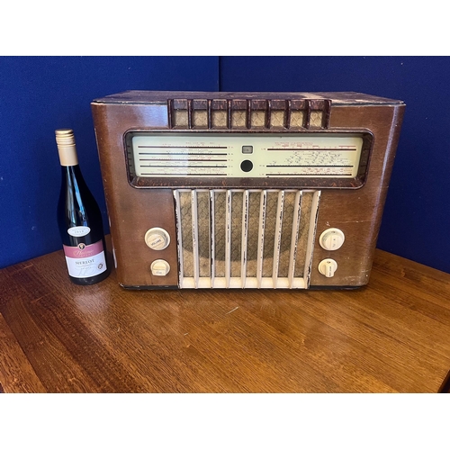 116 - HMV Art Deco Radio with Bakelite Knobs (50 cm W x 34 cm H x 28 cm D)
