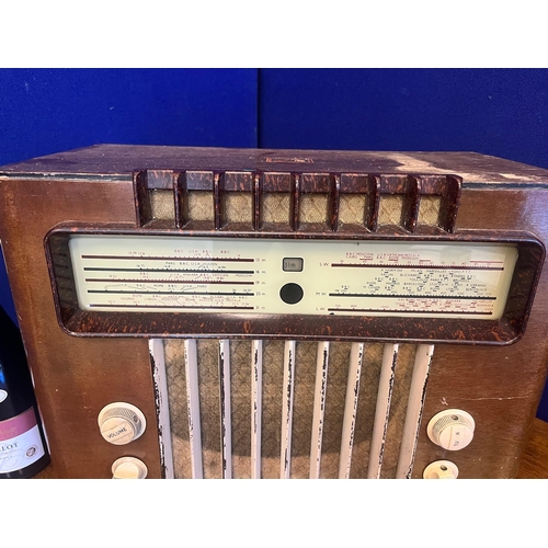 116 - HMV Art Deco Radio with Bakelite Knobs (50 cm W x 34 cm H x 28 cm D)
