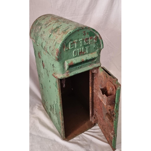 476 - Cast Iron Post Box, Original Painted Green Upon Establishment of Free State (21 cm W x 51 cm H x 32 ... 