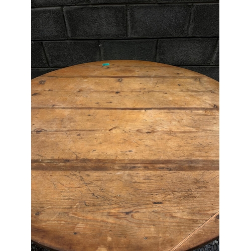 500 - Antique Stripped Pine Circular Table on Tripod Base (98 cm W x 75 cm H)