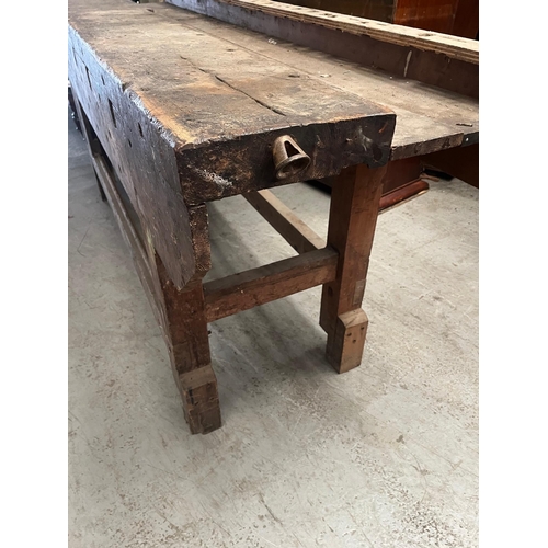 673 - Very Fine Original Workman's Bench with Vice (205cm W x 90 cm H x 65 cm D)