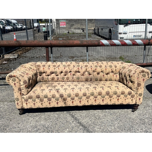 777 - Victorian Deep Buttoned Chesterfield (damage to 1 leg) (226 cm W)