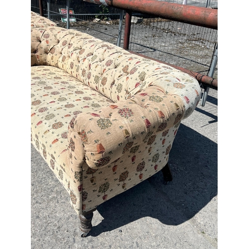 778 - Victorian Deep Buttoned Chesterfield (225 cm W)