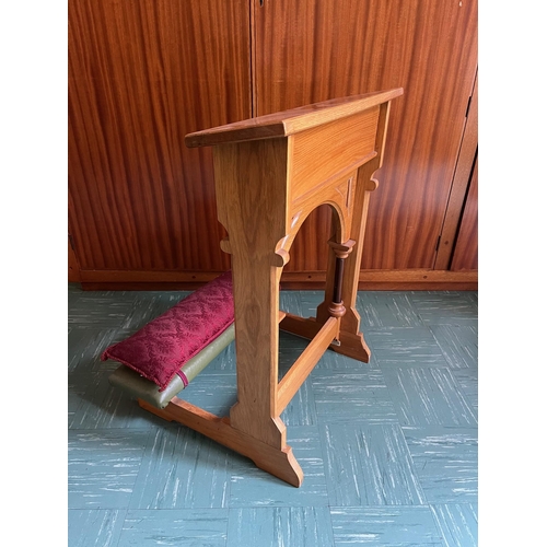 85 - Oak Prie-Dieu (61 cm W x 82 cm H)