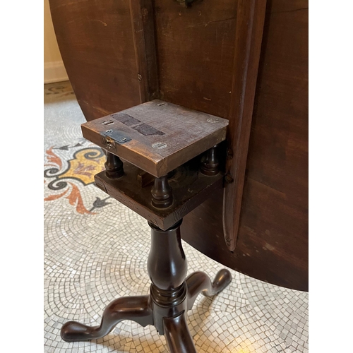 233 - Georgian Mahogany Circular Tripod Table with Bird Cage Action