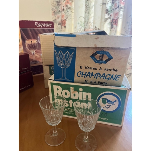 255 - Collection of Vintage Glasses, Irish Mist (23) Champagne (23)