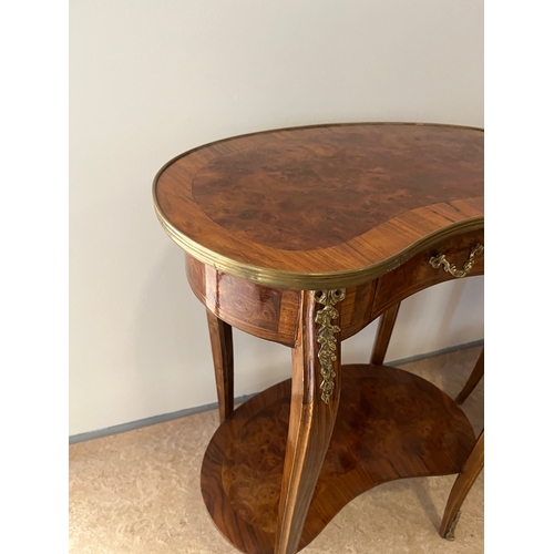 425 - Pair of French Style Walnut and Brass Mounted Kidney Shaped Side Tables (56 cm W x 72 cm H x 40 cm D... 