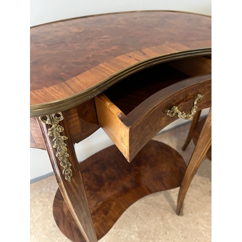 425 - Pair of French Style Walnut and Brass Mounted Kidney Shaped Side Tables (56 cm W x 72 cm H x 40 cm D... 