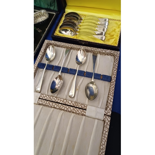 443 - Nice cased set of 4 Salts and 3 others together with some glass droplets