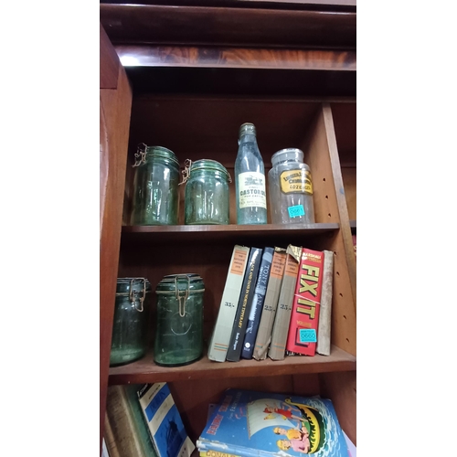 660 - Mixed lot of Books in Bookcase