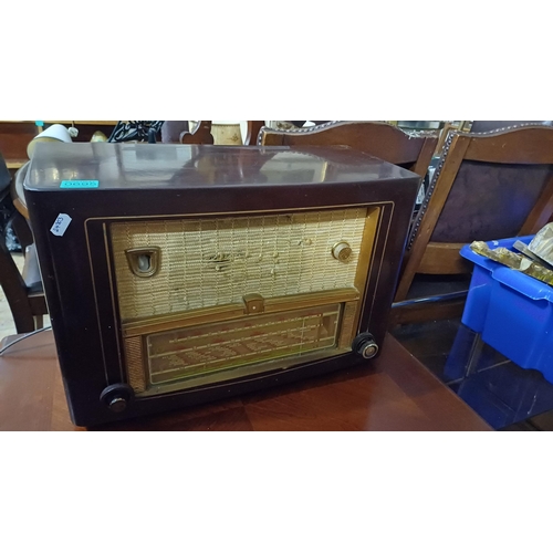 695 - Vintage Valve Radio