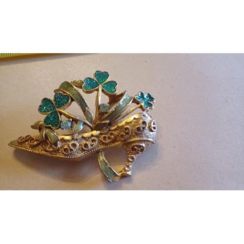 480 - Pretty Lucky  Shamrock Brooch