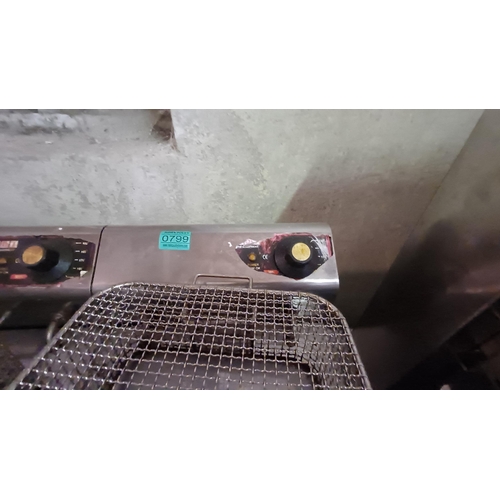 799 - Twin Deep Fat Fryer