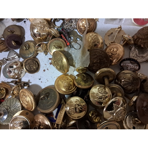 410 - Mixed lot of various Tunic Buttons and Medals