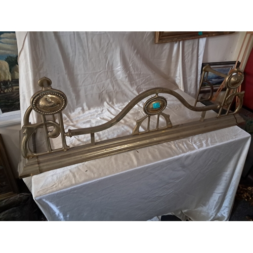 430 - Victorian Brass Fender (135cm x 38cm x 36cm)