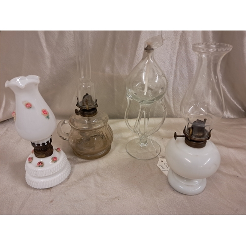 779 - Lot of 4 Vintage Glass Oils Lamps (Tallest 37cm)