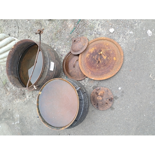 1072 - Two Victorian Cast Iron Skillet Pots and 4 Pot Lids