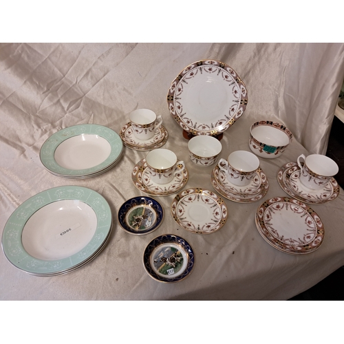 1252 - Good mixed lot of Vintage Arklow Pottery including Linden part Tea Set, 6 Belvedere Bowls and 2 Dog ... 