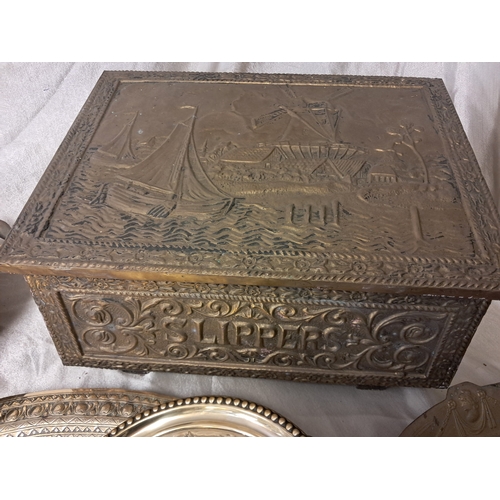 1271 - Vintage Brass Slipper Box and various other Metalware