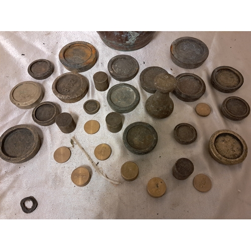 1328 - Good mixed lot of Antique Brass Scale Weights in a Copper Bucket