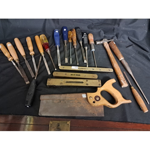 629 - Mixed lot of old Woodworking Tools including 3 Levels, Wood Chisels etc