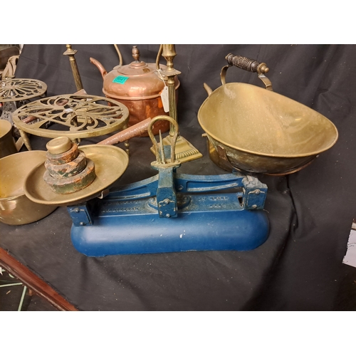 641 - Good lot of old Copper and Brass including Kettles, Shop Scales, Trivets, Sauce Pans etc