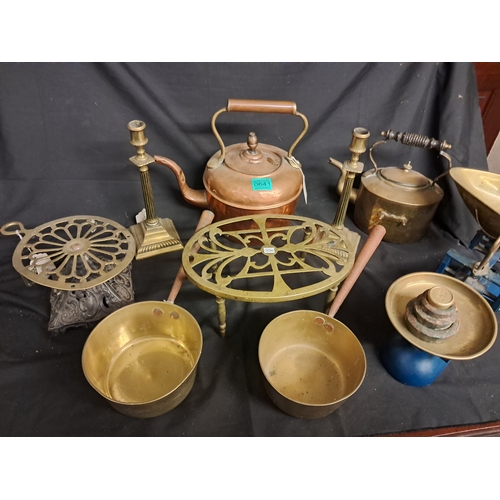 641 - Good lot of old Copper and Brass including Kettles, Shop Scales, Trivets, Sauce Pans etc